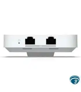 U7-IW Access Point WiFi 7 de pared con switch 2.5 GbE, con 3 puertos, PoE+ entrada/salida y 115m² cobertura, para hotelería
