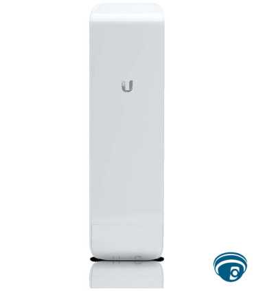 NSM2 CPE airMAX 2.4 GHz exterior con antena 10.4–11.2 dBi, 2x 10/100, PoE pasivo 24V y montaje a poste incluido